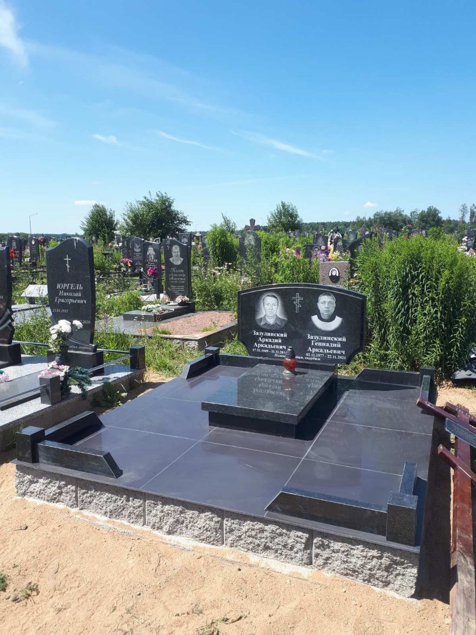 Укладка бессерных блоков на могилу  в Минске